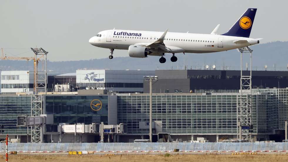 epa08673217 An aircraft of German flag carrier Lufthansa lands at the international airport in Frankfurt am Main, Germany, 16 September 2020. Airports and airlines around the world took increased measures to stem the widespread of the SARS-CoV-2 coronavirus which causes the Covid-19 disease.  EPA/RONALD WITTEK
