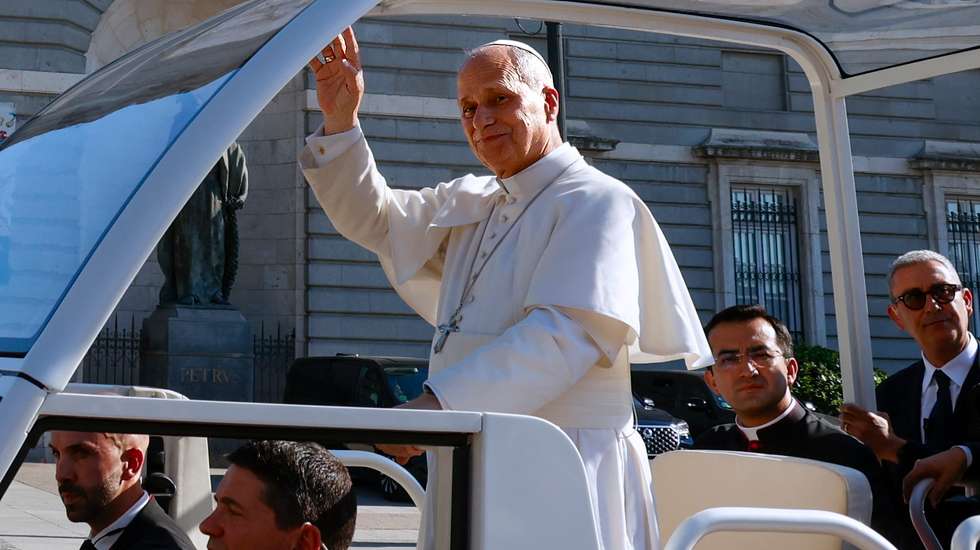 epa13024837 Pope Leo XIV greets people upon his arrival at Almudena Cathedral in Madrid, Spain, 08 June 2026, for a Mass and tribute to the Virgin of Almudena during his visit to Spain. Pope Leo XIV is undertaking an official six-day visit to Spain from 06 to 12 June 2026, covering Madrid, Barcelona, and the Canary Islands.  EPA/MARIA AGUILELLA PARDO