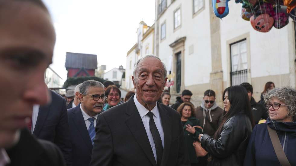 O Presidente da República, Marcelo Rebelo de Sousa, à chegada para a comemoração dos 50 anos do Encontro de Óbidos, a reunião clandestina do movimento do Capitães de Abril, Óbidos, 1 de dezembro de 2023. PAULO CUNHA/LUSA