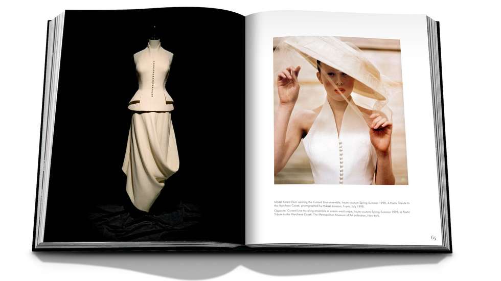 Uma imagem do interior do livro Dior by John Galliano (Assouline), com uma criação do designer para a coleção de alta-costura primavera/verão 1998