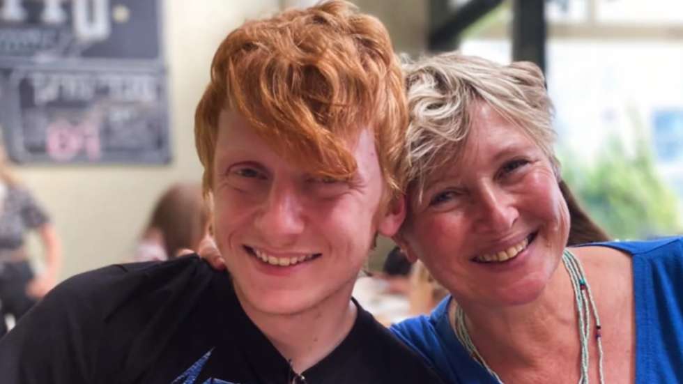 Iris Haim e o filho Yotam, refém do Hamas que acabou por ser morto por tropas israelitas