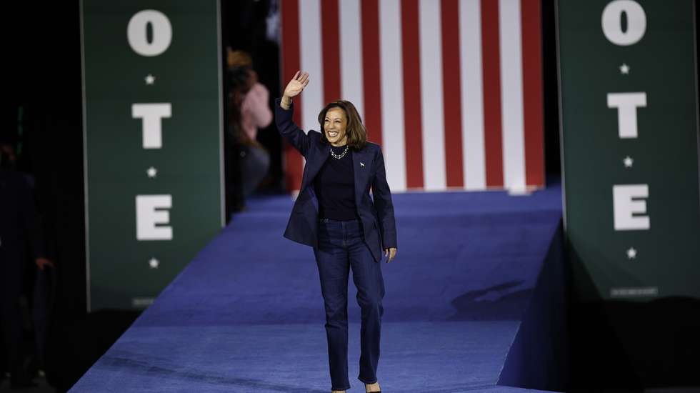 epa11700072 Democratic presidential candidate US Vice President Kamala Harris during a Get Out the Vote rally in East Lansing, Michigan, USA, 03 November 2024. Vice President Harris and Republican candidate former President Trump are tied in the polls with two days until the election on 05 November  EPA/CJ GUNTHER