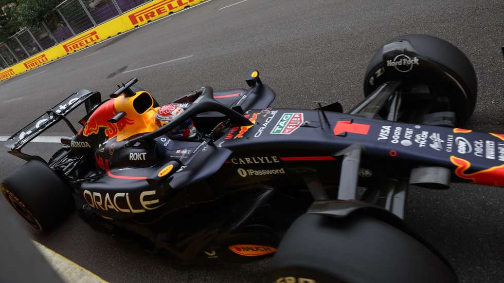 epa12395360 Red Bull Racing driver Max Verstappen of Netherlands competes in the 2025 Formula 1 Azerbaijan Grand Prix held at the Baku City Circuit in Baku, Azerbaijan, 21 September 2025.  EPA/ALI HAIDER