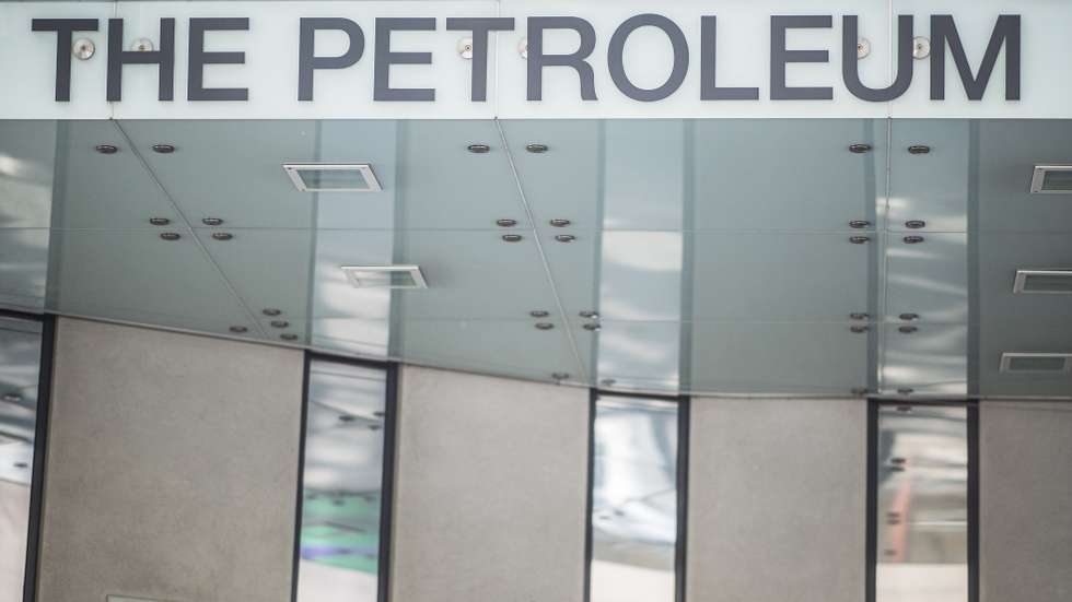 epa08353327 An Austrian Armed Forces soldier wearing a face mask patrols in front of the Organization of Petroleum Exporting Countries (OPEC) headquarters in Vienna, Austria, 09 April 2020. According to reports Ministers of the OPEC member states discuss SARS-CoV-2 coronavirus, which causes the Covid-19 disease, effects on the oil business in a video conference today.  EPA/CHRISTIAN BRUNA
