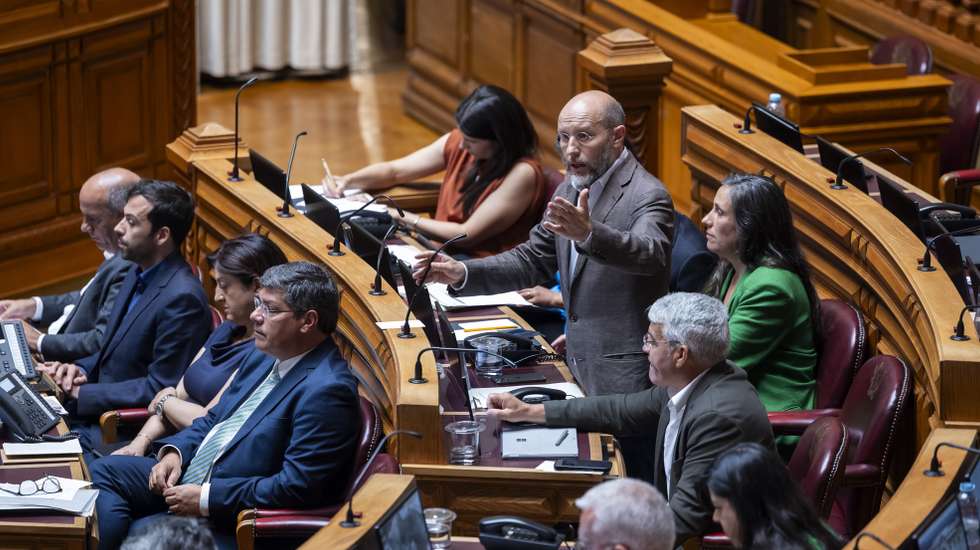 O porta voz do Livre, Rui Tavares, usa da palavra durante a sessão plenária de apresentação do Programa do XXV Governo Constitucional, na Assembleia da República, em Lisboa, 17 de junho de 2025. JOSÉ SENA GOULÃO/LUSA