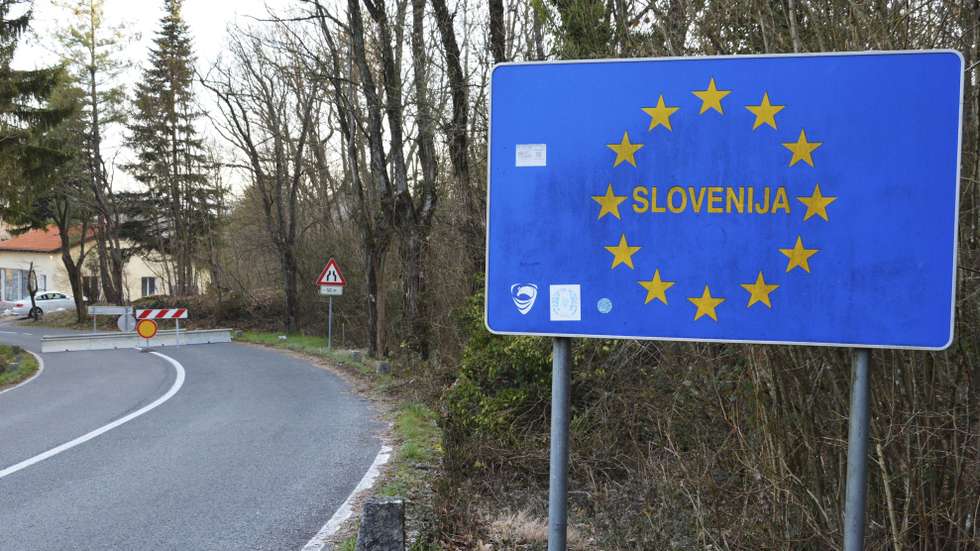 epa08288326 A view of the closed border crossing of Monrupinom, between Slovenia and Italy, 12 March 2020. Slovenia imposed border restrictions with Italy starting 11 March, to prevent the spread of the novel coronavirus Covid-19.  EPA/MICOL BRUSAFERRO