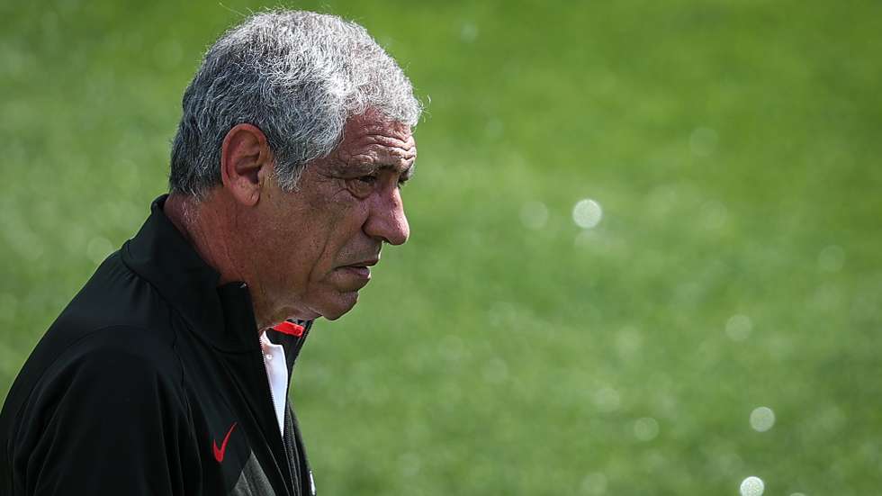 Portugal soccer team head coach Fernando Santos leads a training session at Cidade do Futebol in Oeiras, outskirts of Lisbon, Portugal, 08 June 2022. Portugal will play against the Czech Republic on 09th June and Switzerland on 12th June for the upcoming UEFA Nations League. RODRIGO ANTUNES/LUSA