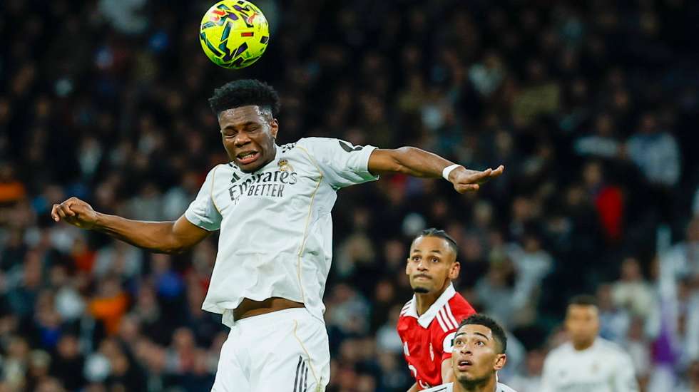 epa12606025 Real Madrid's Aurelien Tchouameni in action during the Spanish LaLiga soccer match between Real Madrid and Sevilla FC, in Madrid, Spain, 20 December 2025.  EPA/Juanjo Martin