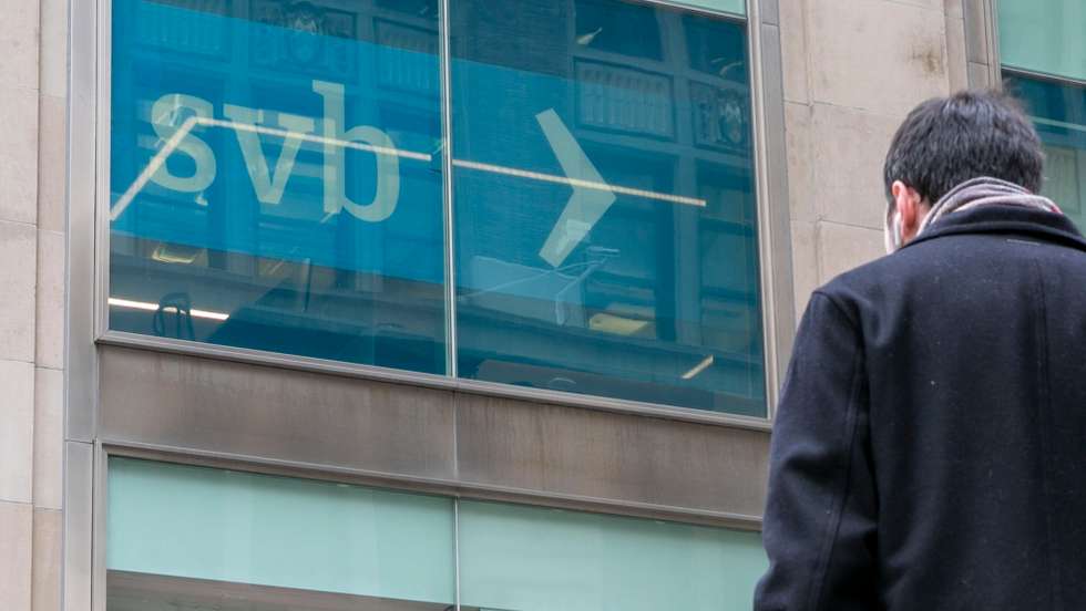 epa10514176 The Silicon Valley Bank New York office sits empty in New York, New York, USA, 10 March 2023. The Federal Deposit Insurance Corporation took control of the bank's assets, making it the largest bank to do so since the 2008 finical crisis.  EPA/SARAH YENESEL
