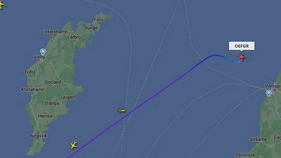 Trajeto do avião foi acompanhado em direto na internet, até à queda junto à costa da Letónia