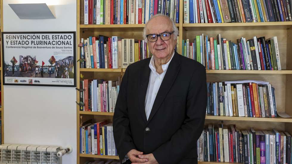 O professor catedrático e sociólogo Boaventura de Sousa Santos lamentou hoje o “golpe de Estado” que aconteceu no Centro de Estudos Sociais de Coimbra, no âmbito de um processo em que foi acusado de assédio a investigadores da instituição, Coimbra, 11 de julho de 2024. Em entrevista à Agência Lusa quase 15 meses depois do assunto ter sido tornado público, Boaventura de Sousa Santos disse ter sido transformado num bode expiatório e, de alguma maneira, como a origem do mal de uma “instituição de excelência, de uma instituição inclusiva”. (ACOMPANHA TEXTO DE 12 DE JULHO DE 2024). PAULO NOVAIS/LUSA