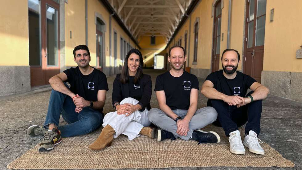 Connected, fundadores