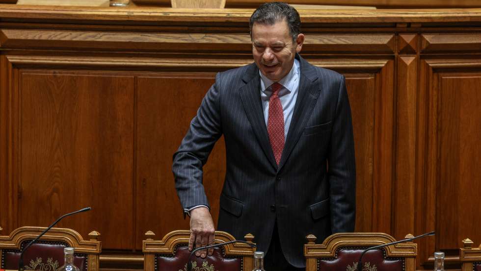 O primeiro-ministro, Luís Montenegro, à chegada para participar no debate final do Orçamento do Estado para 2026 (OE2026), na Assembleia da República, em Lisboa, 27 de novembro de 2025. TIAGO PETINGA/LUSA