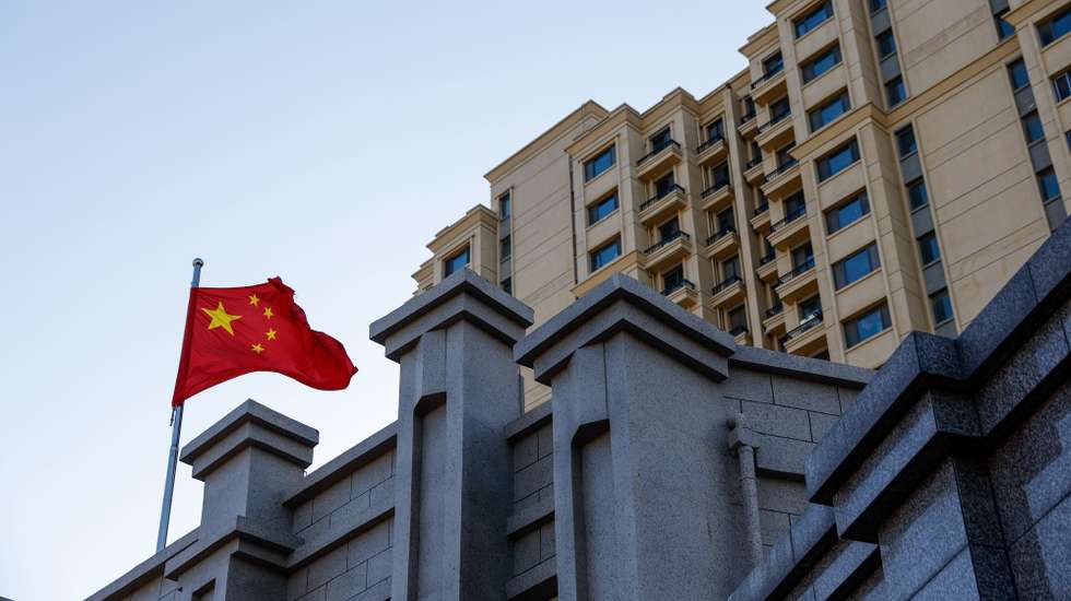 epa11111852 (FILE) - China's national flag flutters next to an Evergrande housing complex in Beijing, China, 27 January 2024 (reissued 29 January 2024). A Hong Kong court ordered China Evergrande Group on 29 January 2024 to liquidate, after the real estate company with debts of over 300 billion dollars, failed to reach an agreement on debt restructuring with its overseas creditors.  EPA/MARK R. CRISTINO