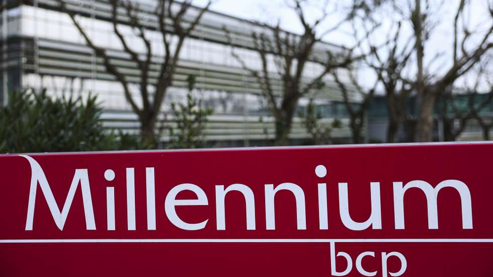 Logótipo do Banco Comercial Português (Millennium BCP), em Oeiras, 26 de fevereiro de 2025. FILIPE AMORIM/LUSA