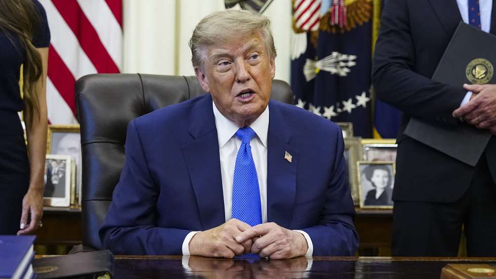 epa13160103 US President Donald Trump speaks after signing an executive order reviewing childhood vaccine recommendations in the Oval Office of the White House in Washington, DC, USA, 10 August 2026. The order maintains recommendations for vaccines against 11 diseases, including measles and polio, while calling for others, including hepatitis A, hepatitis B and meningococcal disease, to be limited to high-risk populations.  EPA/BONNIE CASH / POOL