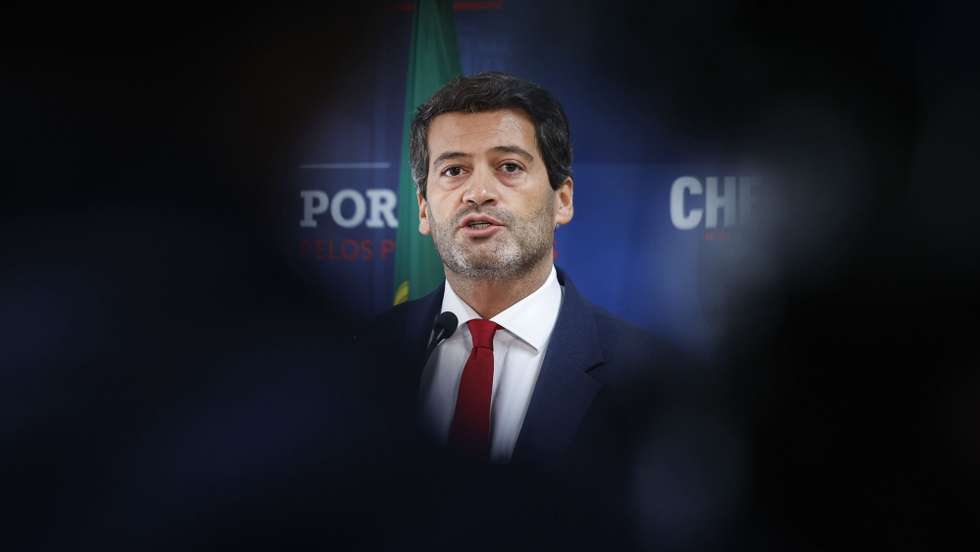 O presidente do Chega (CH), André Ventura, presta declarações sobre a proposta de revisão constitucional, durante uma conferência de imprensa na sede nacional do partido, em Lisboa, 19 de novembro de 2024. ANTÓNIO PEDRO SANTOS/LUSA