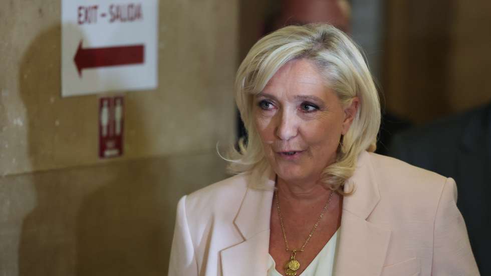 epa13094530 Rassemblement National (RN) parliamentary party leader Marine Le Pen arrives at the Paris courthouse for a hearing on the verdict in her appeal trial in Paris, France, 07 July 2026.  EPA/Mohammed Badra