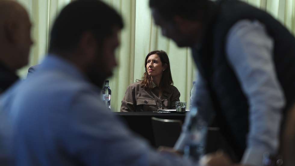 A presidente da Iniciativa Liberal - IL, Mariana Leitão, durante a reunião do Conselho Nacional do partido para analisar os resultados eleitorais das autárquicas e debater sobre as políticas de integração e cidadania, em Coimbra, 9 de novembro de 2025. PAULO NOVAIS/LUSA