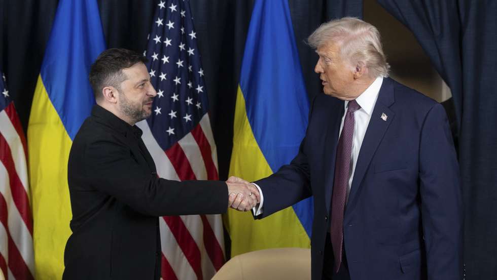 epa12671476 A handout photo made available by the Ukrainian Presidential Press Service shows Ukraine's President Volodymyr Zelensky (L) shaking hands with US President Donald Trump (R) during their meeting on the sidelines of the 56th annual meeting of the World Economic Forum (WEF), in Davos, Switzerland, 22 January 2026. The 2026 summit, running from 19 to 23 January and held under the theme 'A Spirit of Dialogue,' brings together global political leaders, corporate executives, and scientists to address international challenges.  EPA/UKRAINIAN PRESIDENTIAL PRESS SERVICE HANDOUT -- MANDATORY CREDIT: UKRAINIAN PRESIDENTIAL PRESS SERVICE -- HANDOUT EDITORIAL USE ONLY/NO SALES