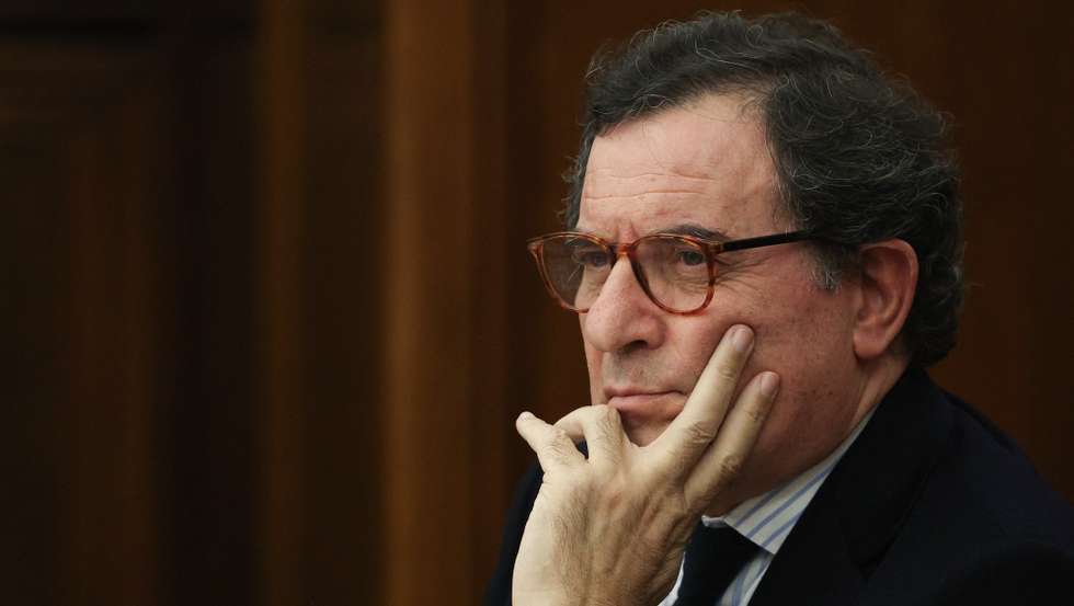 O ministro adjunto e da Coesão Territorial, Manuel Castro Almeida, durante a audição a requerimento do grupo parlamentar do BE sobre o Decreto-Lei n.º 117/2024, de 30 de dezembro, na Assembleia da República, em Lisboa, 21 de janeiro de 2025. ANDRÉ KOSTERS/LUSA
