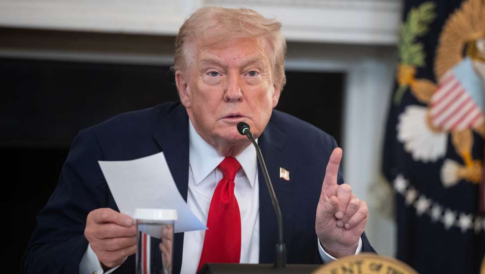 epa12440514 US President Donald Trump speaks during a roundtable about antifa in the State Dining Room at the White House in Washington, DC, USA, 08 October 2025. Trump on 22 September designated antifa as a 'domestic terrorist organization' via executive order.  EPA/FRANCIS CHUNG / POOL