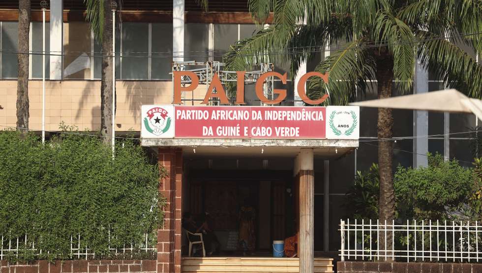 Fachada da sede do  PAIGC, na Guiné-Bissau, em Bissau, 17  de novembro  de 2023. ANTÓNIO COTRIM/LUSA
