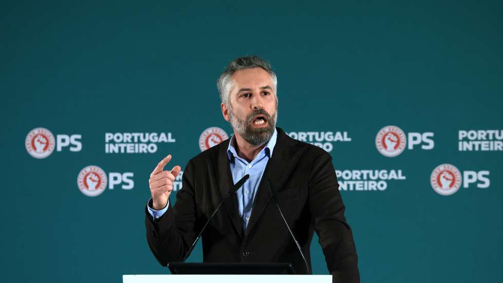 O secretário-geral do Partido Socialista (PS), Pedro Nuno Santos, intervém no Fórum Portugal Inteiro, no âmbito da preparação e discussão de ideias para o programa eleitoral que o PS irá apresentar às eleições legislativas de 10 de março, no Porto, 27 de janeiro de 2024. ESTELA SILVA/LUSA