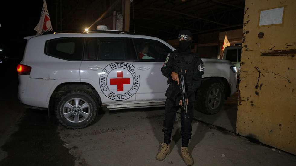 epa12456011 Vehicles of the International Committee of the Red Cross (ICRC) arrive to transport remains of Israeli hostages handed over by Hamas in Gaza City, 14 October 2025 (issued 15 October 2025). The first phase of the Gaza peace agreement reached between Israel and Hamas included the release of Israeli hostages and Palestinian prisoners, a partial withdrawal of Israeli forces, and the delivery of humanitarian aid to Gaza.  EPA/MOHAMMED SABER