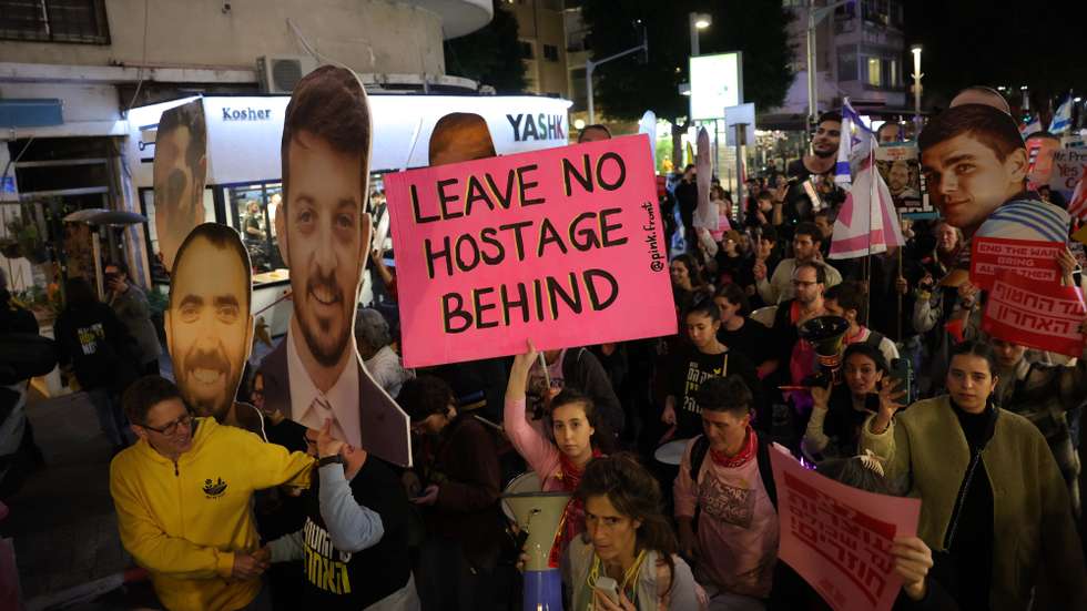 epa11875142 Protesters hold up portraits of Israeli hostages during a march from Dizengoff Square to the US embassy calling to complete the hostage deal between Israel and Hamas, in Tel Aviv, Israel, 04 February 2025, as Prime Minister Benjamin Netanyahu is scheduled to meet with US President Donald Trump in Washington. According to the Israeli army, around 80 hostages are still being held by Hamas in Gaza.  EPA/ABIR SULTAN