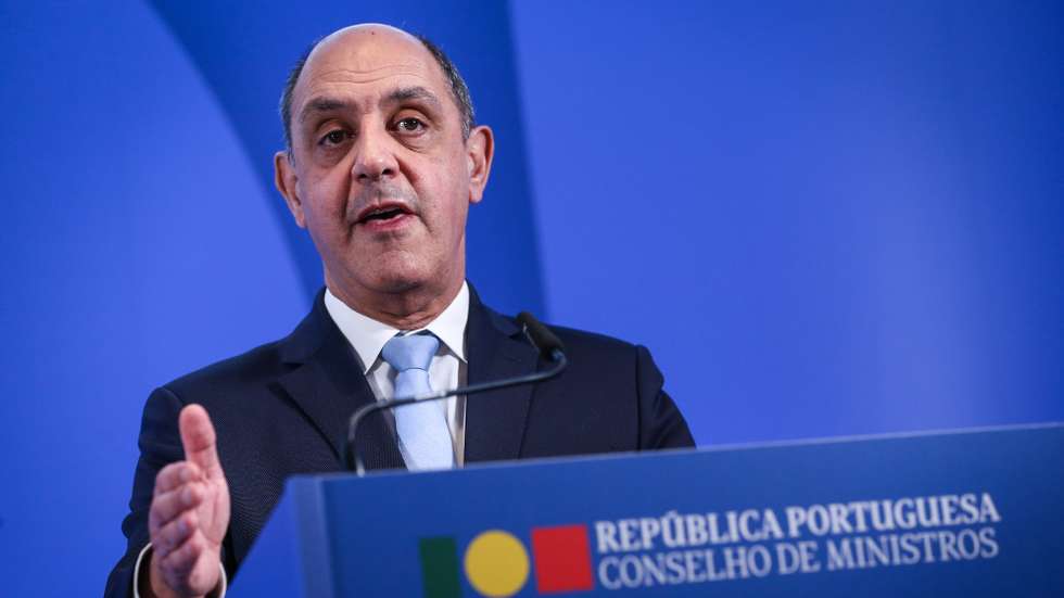 O ministro da Saúde, Manuel Pizarro, participa na conferência de imprensa no final da reunião do Conselho de Ministros, no Palácio de S. Bento, em Lisboa, 23 de novembro de 2023. RODRIGO ANTUNES/LUSA