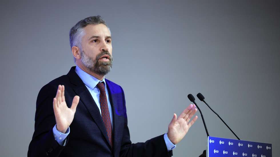 O secretário-geral do Partido Socialista (PS), Pedro Nuno Santos, intervém na 7.ª conferência anual do jornal ECO - Fábrica 2030, no Pavilhão Rosa Mota, no Porto, 08 de fevereiro de 2024. ESTELA SILVA/LUSA