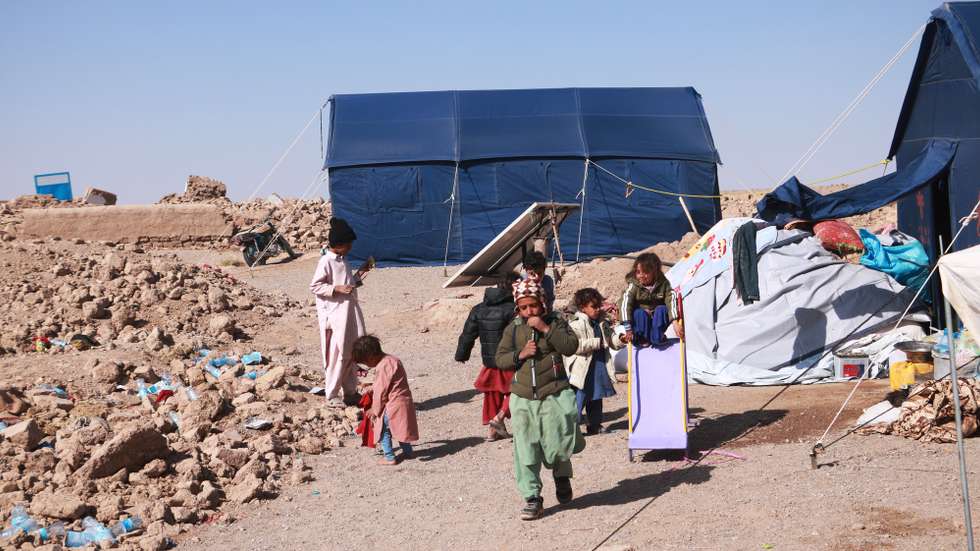 epa10921762 People affected by the recent quakes in the Zendajan district of Herat, Afghanistan, 16 October 2023. At least one person was killed and 35 wounded on 15 October after two consecutive earthquakes, with respective magnitudes of 6.5 and 5.4 according to the United States Geological Service, struck western Afghanistan, an area where over a thousand people have been killed in a series of tremors since Oct. 7.  EPA/STRINGER