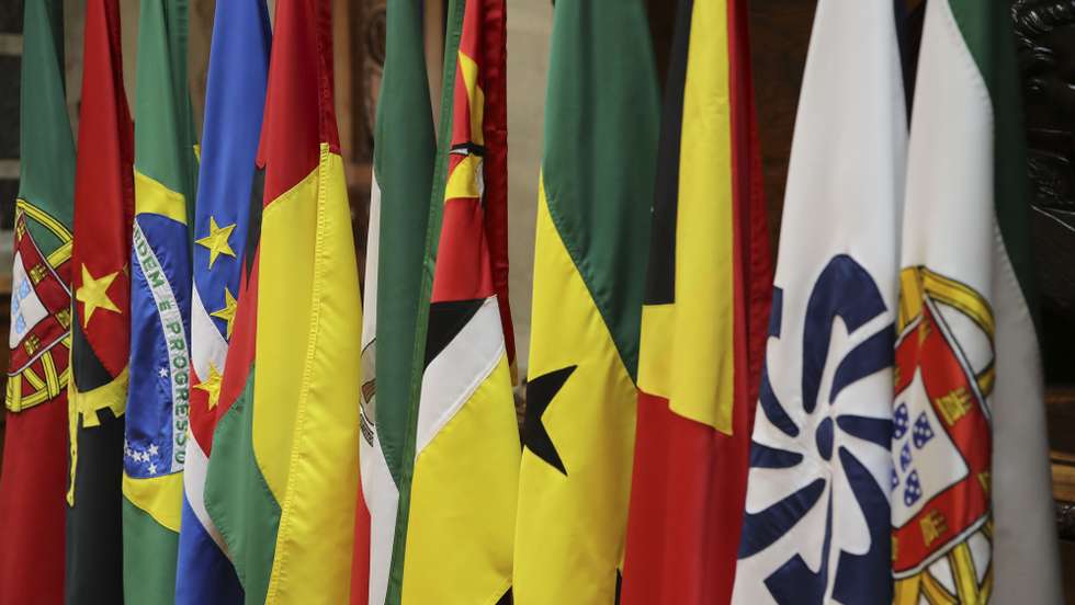 Bandeiras dos paises da CPLP durante a reunião da XI Assembleia Parlamentar da Comunidade de Países de Língua Portuguesa (AP-CPLP), subordinada ao tema "Livre circulação de bens e serviços no espaço da CPLP", na Assembleia da República, em Lisboa, 24 de outubro de 2022. A chefiar as respetivas delegações estão presentes os presidentes dos parlamentos de Angola, Carolina Cerqueira, Cabo Verde, Austelino Correia, Guiné Bissau, Cipriano Cassamá, São Tomé e Príncipe, Delfim Santiago das Neves e Timor Leste, Aniceto Longuinhos Guterres Lopes. A Guiné Equatorial e Moçambique estarão presentes através de uma delegação parlamentar. MANUEL DE ALMEIDA/LUSA