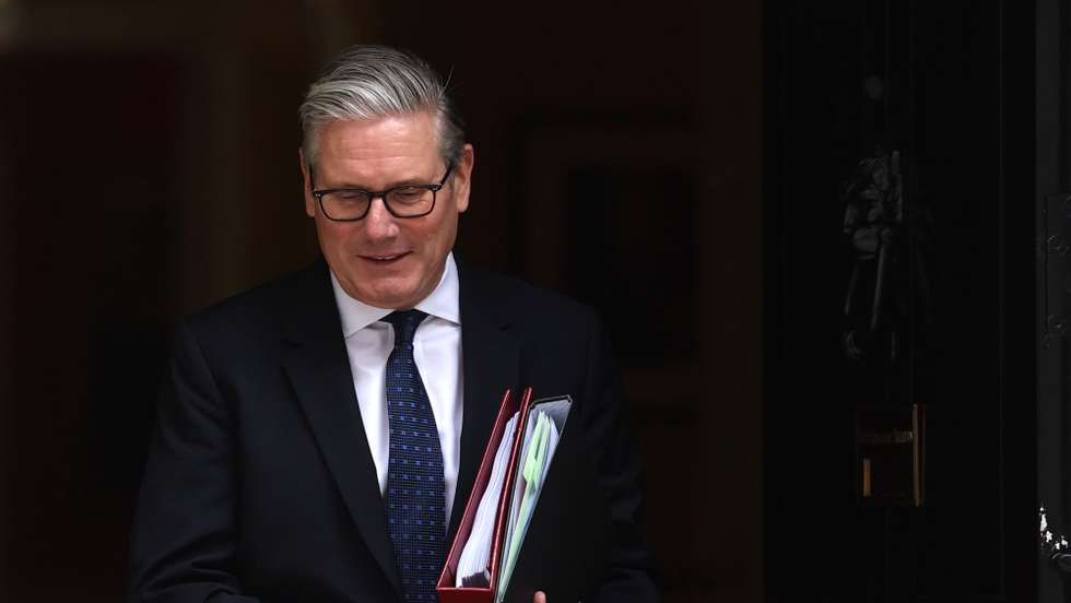 epa13027917 British Prime Minister Keir Starmer departs for Prime Minister's Questions at Downing Street in London, Britain, 10 June 2026.  EPA/NEIL HALL