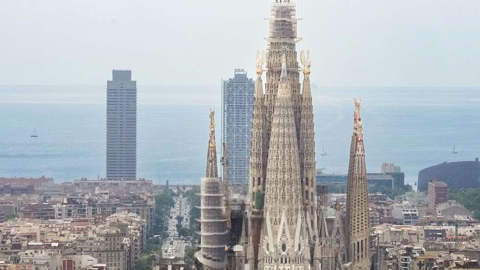 epa12276945 A view of Sagrada Familia, the unfinished basilica designed by Antoni Gaudi, which reached a height of 155.58 metres on 31 July, in Barcelona, Spain, 01 August 2025. Sagrada Familia is now the tallest building ever built in Barcelona.  EPA/Enric Fontcuberta
