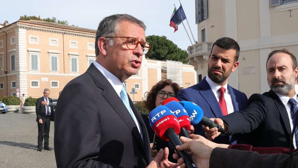O Presidente da República, António José Seguro, fala aos jornalistas após o encontro com o seu homólogo italiano, Sergio Mattarella, no Palácio do Quirinal em Roma, Itália, 07 de maio de 2026. MANUEL DE ALMEIDA/LUSA