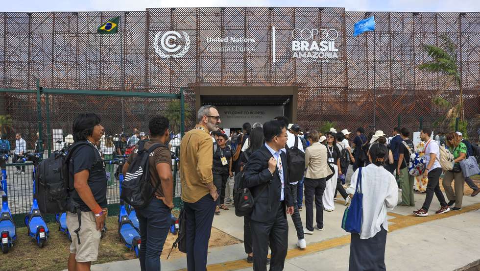epa12518814 People wait to enter the Hangar Convention Center where COP30 is taking place in Belem, Brazil, 11 November 2025. Representatives from some 170 countries are participating in the 30th United Nations Climate Change Conference, COP30, which will run until November 21.  EPA/Andre Coelho