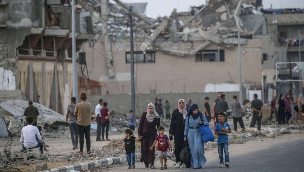 epa11390529 Internally displaced Palestinians, including women and children, leave with their belongings following an Israeli military operation in Al Bureij refugee camp, central Gaza Strip, 04 June 2024 (issued 05 June 2024). More than 36,000 Palestinians and over 1,400 Israelis have been killed, according to the Palestinian Health Ministry and the Israel Defense Forces (IDF), since Hamas militants launched an attack against Israel from the Gaza Strip on 07 October 2023, and the Israeli operations in Gaza and the West Bank which followed it.  EPA/MOHAMMED SABER