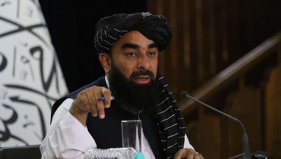 epaselect epa11454938 Zabihullah Mujahid, spokesperson for the Taliban government, talks with journalists as he briefs them about the Doha meeting in Kabul, Afghanistan, 03 July 2024. Mujahid led the delegation at the third Doha meeting where they discussed the situation of two American prisoners in Afghanistan with the US delegation. Mujahid stated that the meeting was successful and that the Taliban engaged with representatives from 24 countries and organizations. The US State Department has not responded to Mujahid's statement on the prisoners. Concerns about women's rights and education in Afghanistan were raised at the meeting, but Mujahid stated that this is an internal Afghan issue. The Doha meeting aimed to address key issues in Afghanistan and is part of an ongoing process.  EPA/SAMIULLAH POPAL