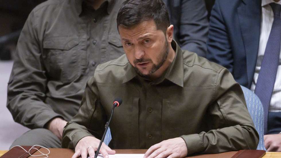 epa10871936 Ukraine's President Volodymyr Zelensky addresses an United Nations Security Council meeting about the war between Ukraine and Russia on the sidelines of the 78th session of the United Nations General Assembly at United Nations Headquarters in New York, New York, USA, 20 September 2023.  EPA/JUSTIN LANE
