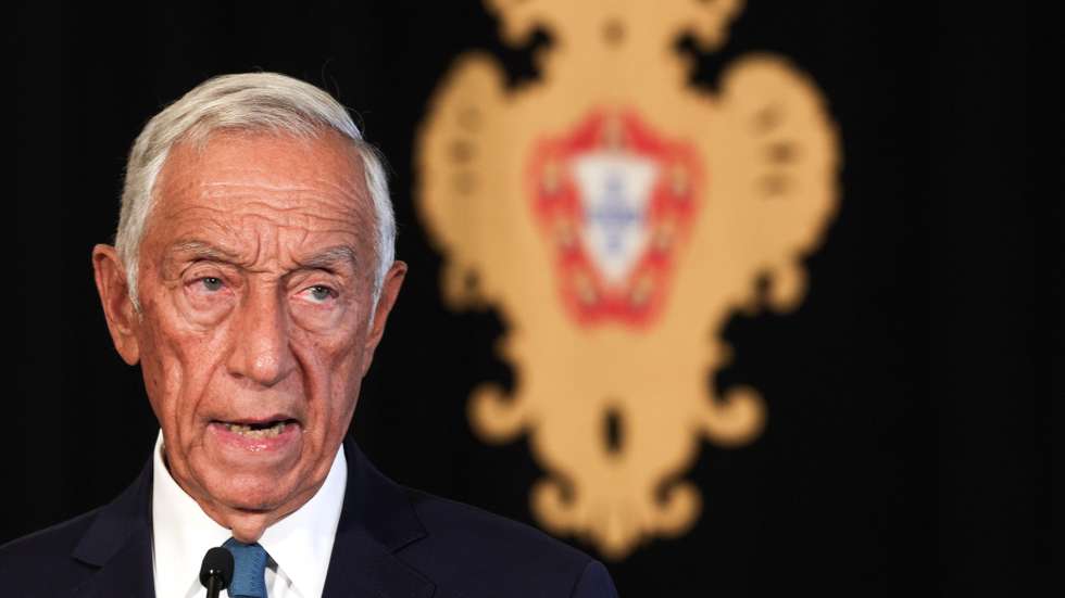 O Presidente da República, Marcelo Rebelo de Sousa, fala aos jornalistas no final de uma reunião com o ministro de Estado e dos Negócios Estrangeiros e primeiro-ministro em exercício, Paulo Rangel (ausente da fotografia), logo após da reunião do ministro com a proteção civil, na sequência do sismo de magnitude 5,3 na escala de Richter com epicentro a 58 quilómetros a oeste de Sines, no Palácio de Belém, em Lisboa, 26 de agosto de 2024. O sismo de magnitude 5,3 na escala de Richter foi registado às 05:11 e teve epicentro a 58 quilómetros a oeste de Sines, no distrito de Setúbal, e não causou danos pessoais ou materiais até ao momento, segundo o Instituto Português do Mar e da Atmosfera (IPMA). TIAGO PETINGA/LUSA