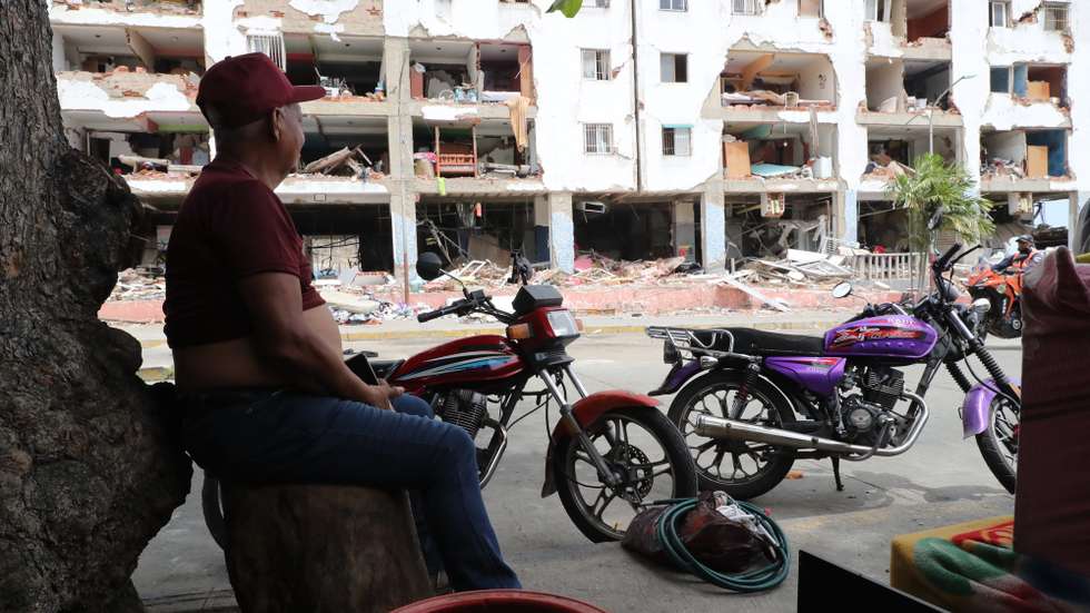 epa13086364 A person observes buildings affected by the earthquakes that occurred in the Caraballeda area of La Guaira, Venezuela, 04 July 2026. Venezuela is assessing damage to the country's infrastructure while attempting to accelerate debris-removal efforts, ten days after devastating earthquakes left at least 2,645 people dead and as the chances of rescuing survivors dwindle to a minimum.  EPA/Raul Martinez