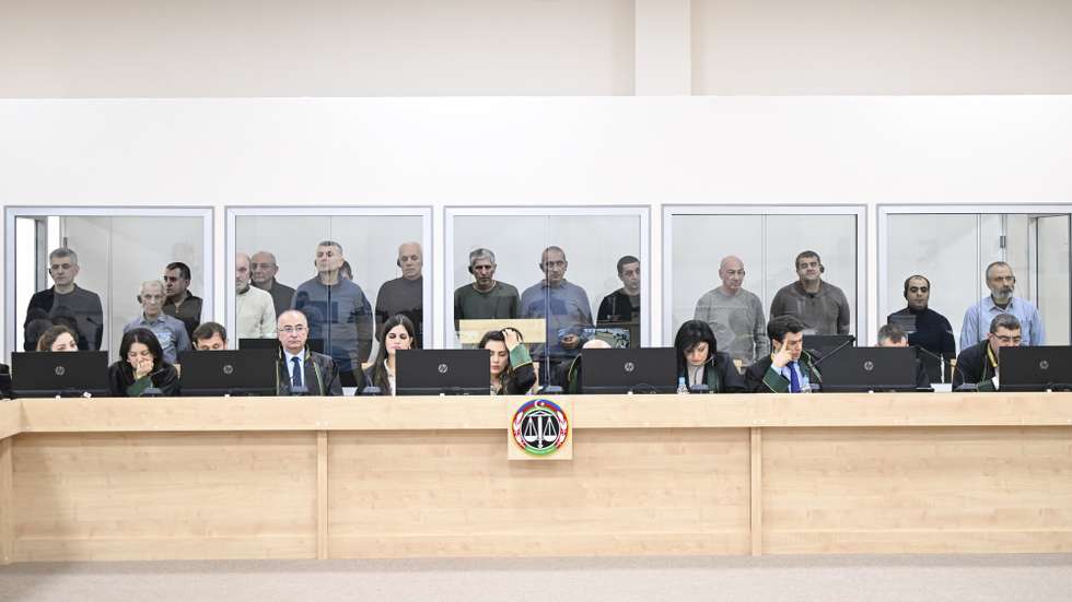 epa11831508 Fifteen former political figures and officials (behind glass) of the separatist region of Nagorno-Karabakh attend a preliminary court hearing on the criminal case in the Baku Military Court, in Baku, Azerbaijan, 17 January 2025. The Baku Military Court held a preliminary hearing on the criminal case against 15 former political figures and officials of the separatist region of Nagorno-Karabakh, accused under various articles: Arkady Ghukasyan, Arayik Harutyunyan, Bako Sahakyan, David Ishkhanyan, David Babayan, Lyova Mnatsakanyan, David Manukyan, Garik Martirosyan, Melikset Pashayan, Davit Allahverdyan, Gurgen Stepanyan, Levon Balayan, Madat Babayan, Vasily Beglaryan and Erik Ghazaryan.  EPA/STR