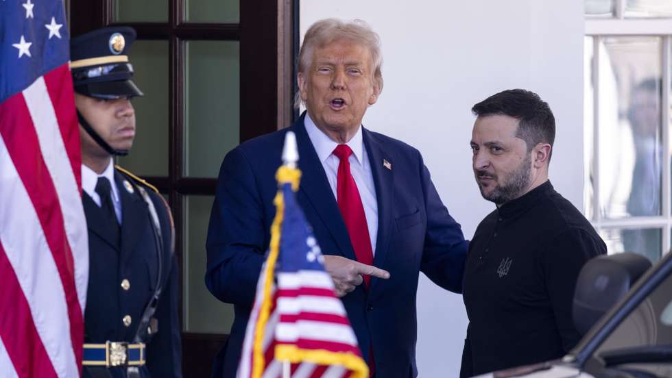 epa11930624 US President Donald Trump (L) greets Ukrainian President Volodymyr Zelensky (R) outside the West Wing of the White House in Washington, DC, USA, 28 February 2025. Zelensky is in Washington to sign the framework of a deal, pushed by President Trump, to share Ukraines’s mineral wealth with the US.  EPA/SHAWN THEW
