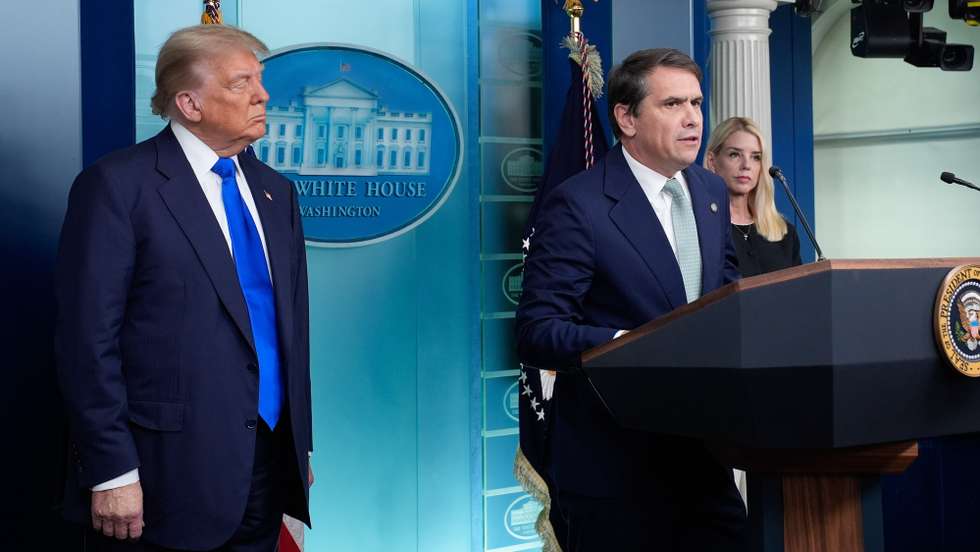 epa12201689 Deputy Attorney General Todd Blanche (C) speaks as US President Donald Trump (L) and Attorney General Pam Bondi (R) look on during a press briefing after Supreme Court ruling at the White House in Washington, DC, USA, 27 June 2025. Earlier in the day, the Supreme Court ruled in the Trump administration's favor to curb nationwide injunctions on the president's birthright citizenship order.  EPA/YURI GRIPAS / POOL