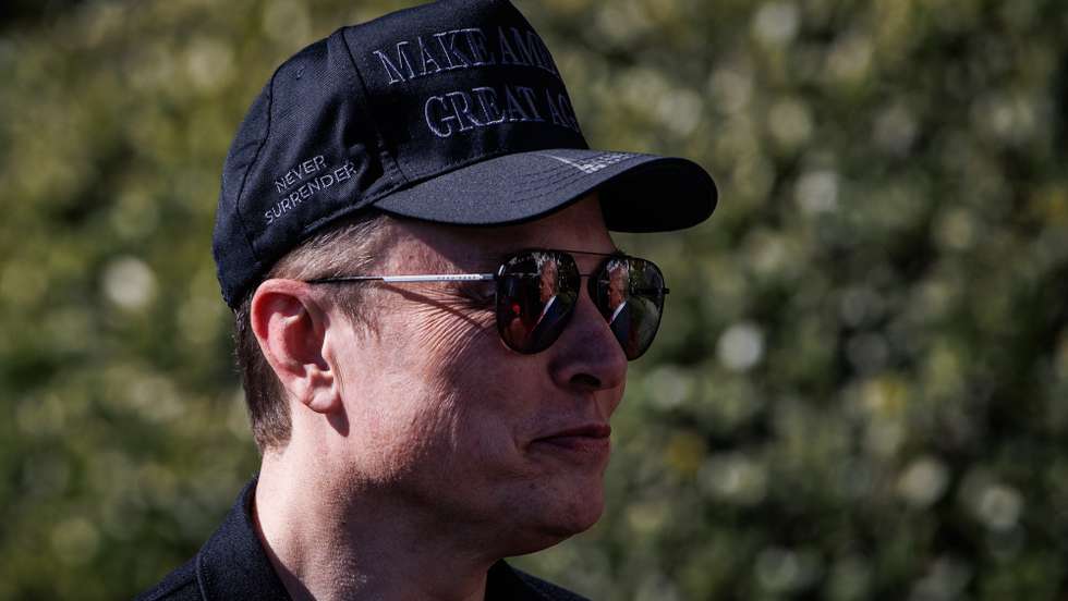epa11957034 Tesla CEO and Senior Advisor to the President of the United States Elon Musk listens as US President Donald Trump speaks in front of Tesla vehicles at the White House in Washington, D.C.USA, 11 March 2025. President Trump has said he will buy a Tesla to support Tesla and Elon Musk after recent attacks on Tesla charging stations and calls for boycotts of Tesla products.  EPA/SAMUEL CORUM / POOL