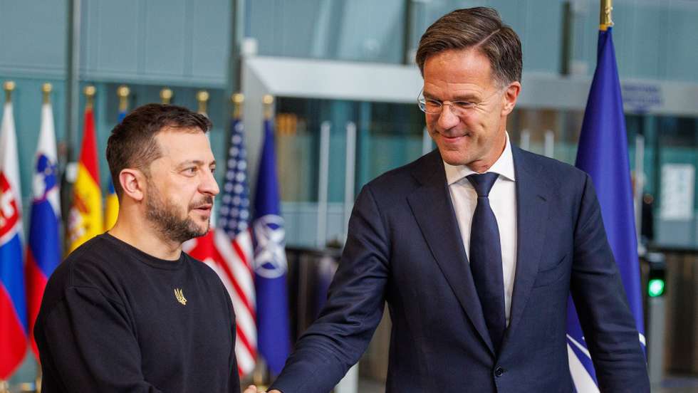 epa11664721 Ukraine's President Volodymyr Zelensky (L) is welcomed by NATO Secretary General Mark Rutte during the North Atlantic Treaty Organisation (NATO) Defense Ministers Council at the NATO Headquarters in Brussels, Belgium, 17 October 2024. Allied Defense Ministers meet in Brussels on 17-18 October 2024.  EPA/OLIVIER MATTHYS