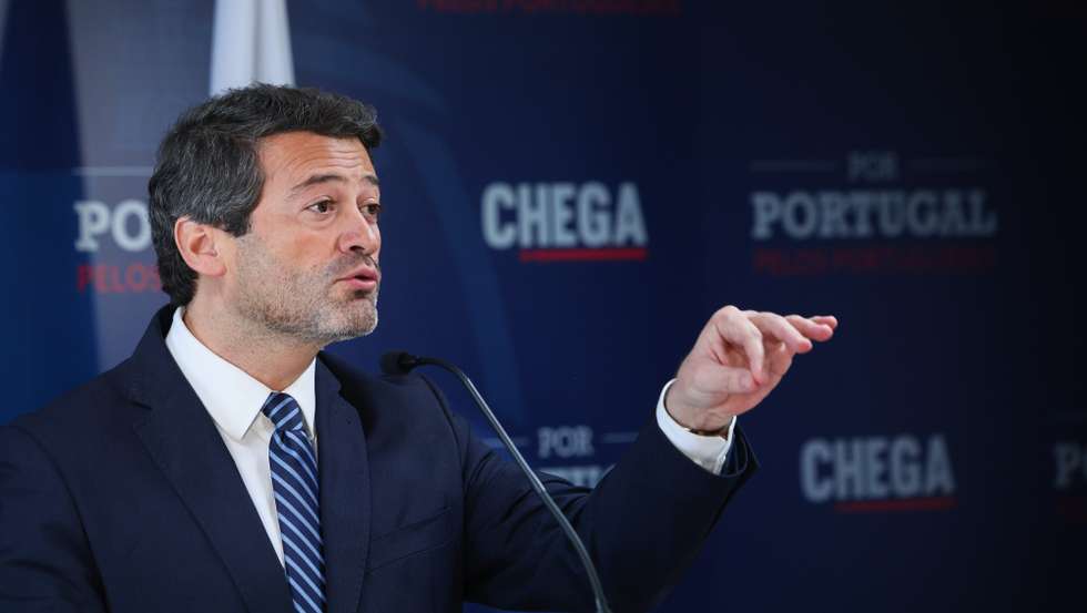 O Presidente do Chega, André Ventura, apresenta as propostas do partido sobre a imigração e a sua candidatura às eleições presidenciais na sede do partido em Lisboas, 03 de fevereiro de 2025. TIAGO PETINGA/LUSA