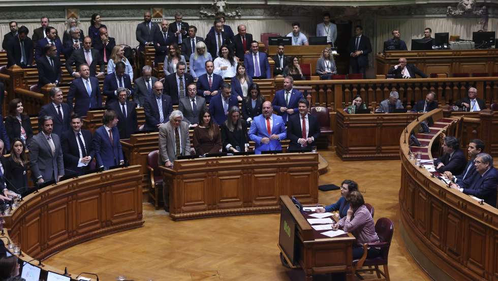 Deputados do PSD, Chega, IL e CDS-PP aprovaram hoje em votação final global um novo decreto de revisão da Lei da Nacionalidade, depois de o Tribunal Constitucional (TC) ter chumbado normas da primeira versão em dezembro passado, durante  o debate  que decorreu na Assembleia da República, em Lisboa, 1 de abril de 2026. ANTÓNIO COTRIM/LUSA